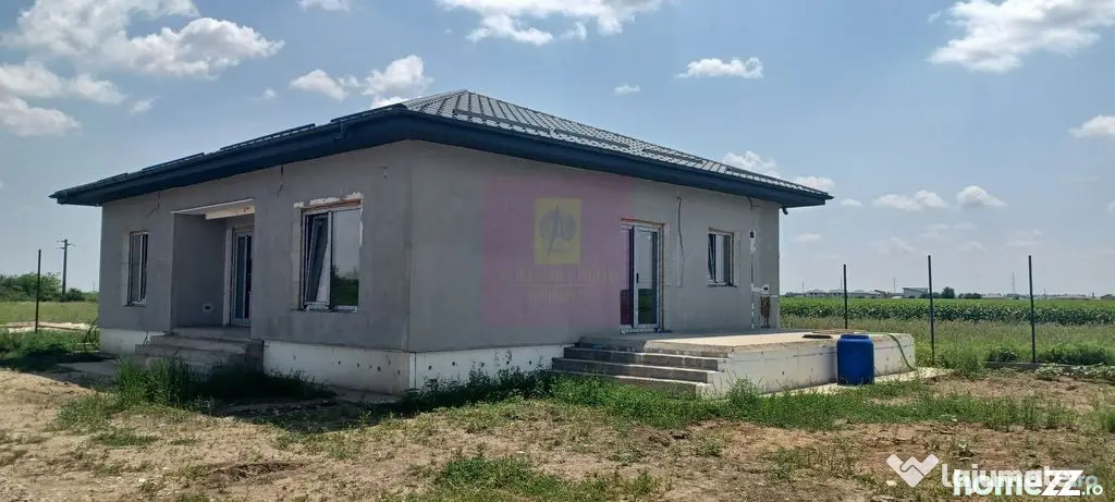Casă nouă parter, 4 camere, curte 400mp, Săbăreni