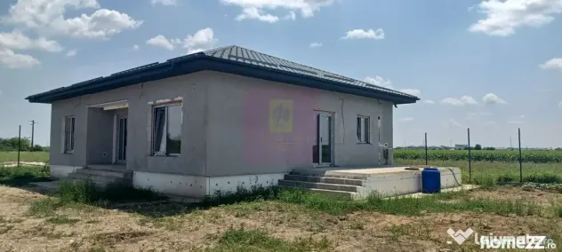 Casă nouă parter, 4 camere, curte 400mp, Săbăreni