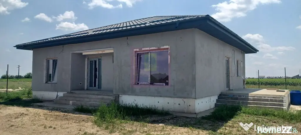 Casă nouă parter, 4 camere, curte 400mp, Săbăreni