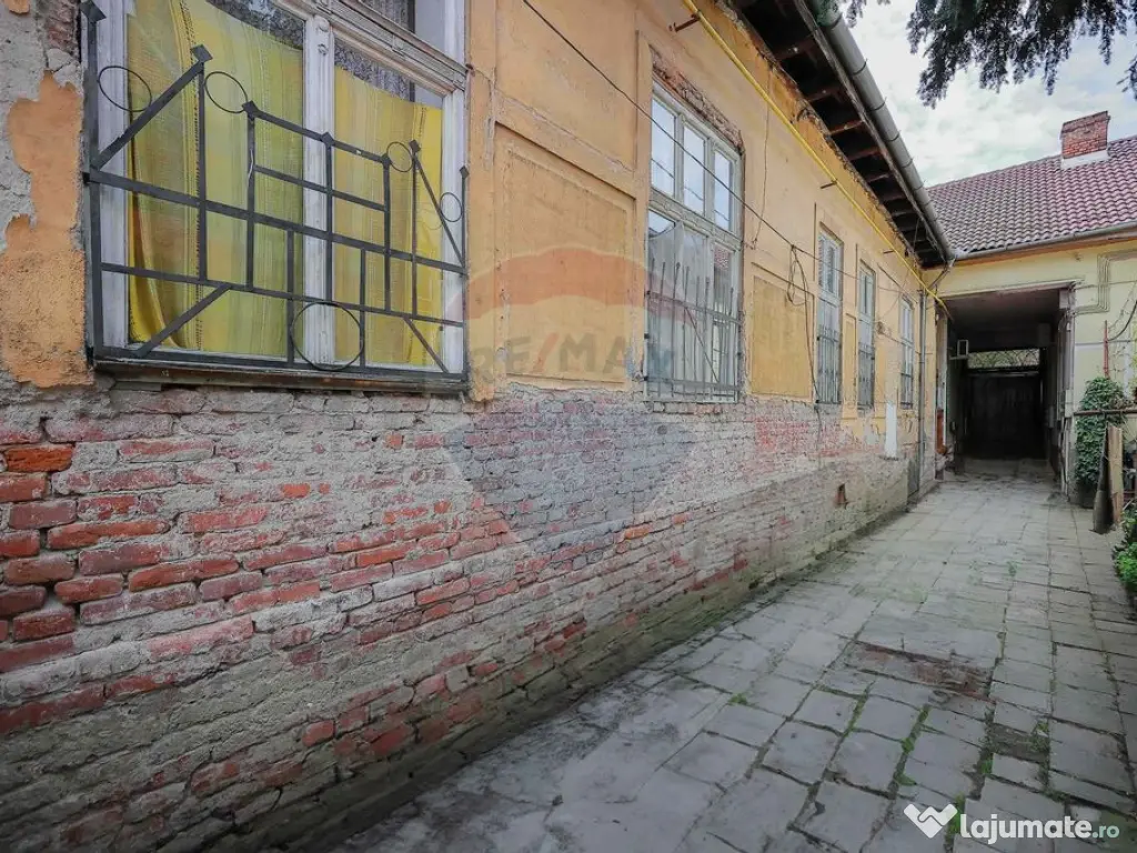 Casă de Vânzare cu 4 camere, Ultracentral - Cuza Vodă