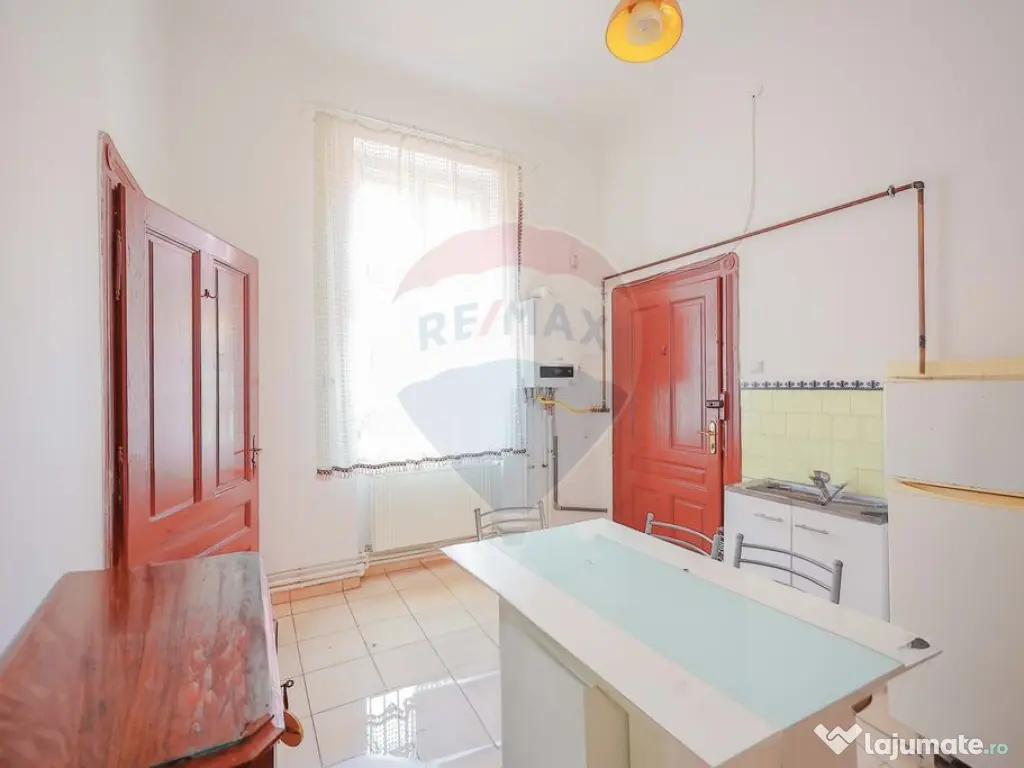 Casă de Vânzare cu 4 camere, Ultracentral - Cuza Vodă