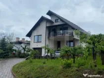 Casa individuala cu 5 camere, 240 mp, 12,8 ari teren, zona