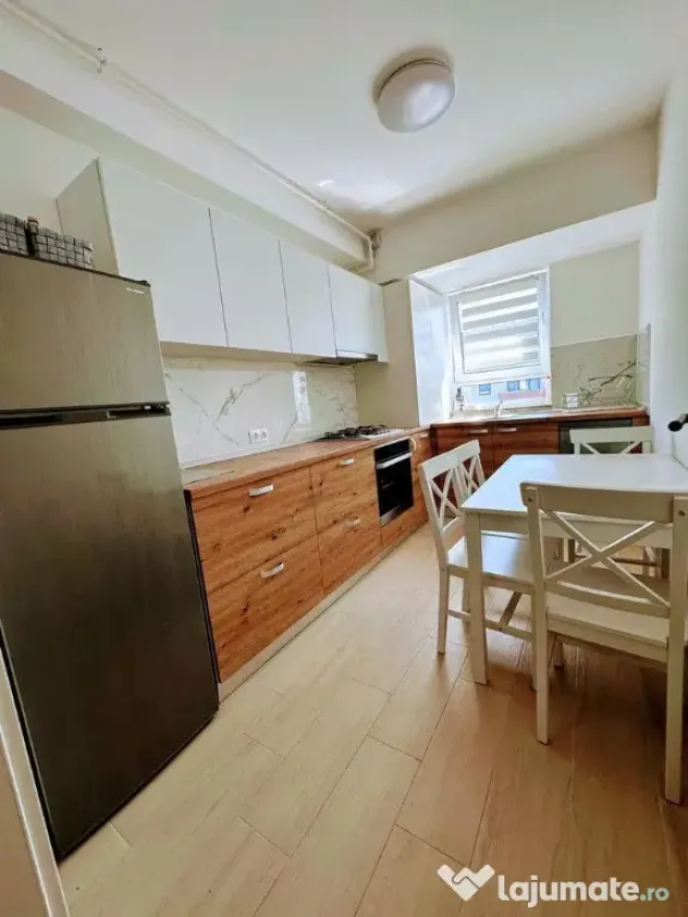 Apartament 2 camere,decomandat - zona Avantgarden..