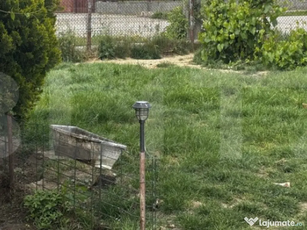 Casa de vanzare, cu 3 camere, 74 mp utili, zona Lucian Blaga