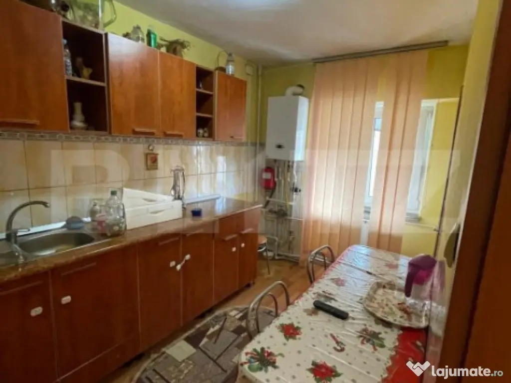 Apartament de vanzare, cu 3 camere, 70 mp, zona Garii
