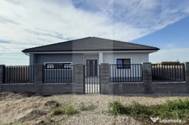 Casă de vânzare, cu 4 camere, 110 mp, zona Săcălaz