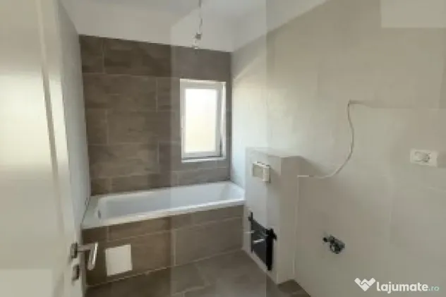 Casă de vânzare, cu 4 camere, 110 mp, zona Săcălaz