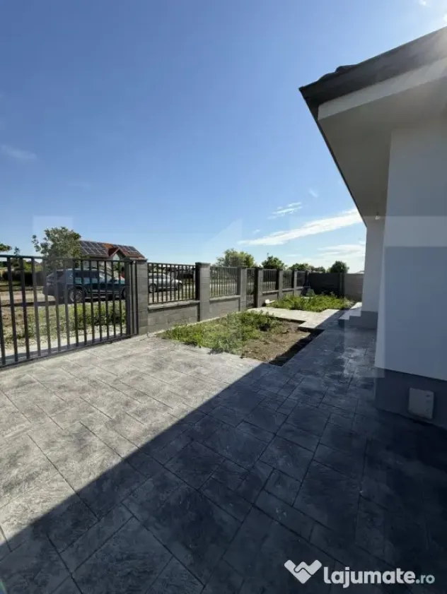 Casă de vânzare, cu 4 camere, 110 mp, zona Săcălaz