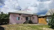 Casă cu 3 camere, teren intravilan de 1300mp în Ipoteș... 