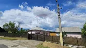 Casă cu 3 camere, teren intravilan de 1300mp în Ipoteș... 