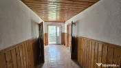 Casă cu 3 camere, teren intravilan de 1300mp în Ipoteș... 