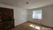 Casă cu 3 camere, teren intravilan de 1300mp în Ipoteș... 