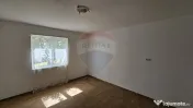 Casă cu 3 camere, teren intravilan de 1300mp în Ipoteș... 