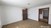 Casă cu 3 camere, teren intravilan de 1300mp în Ipoteș... 