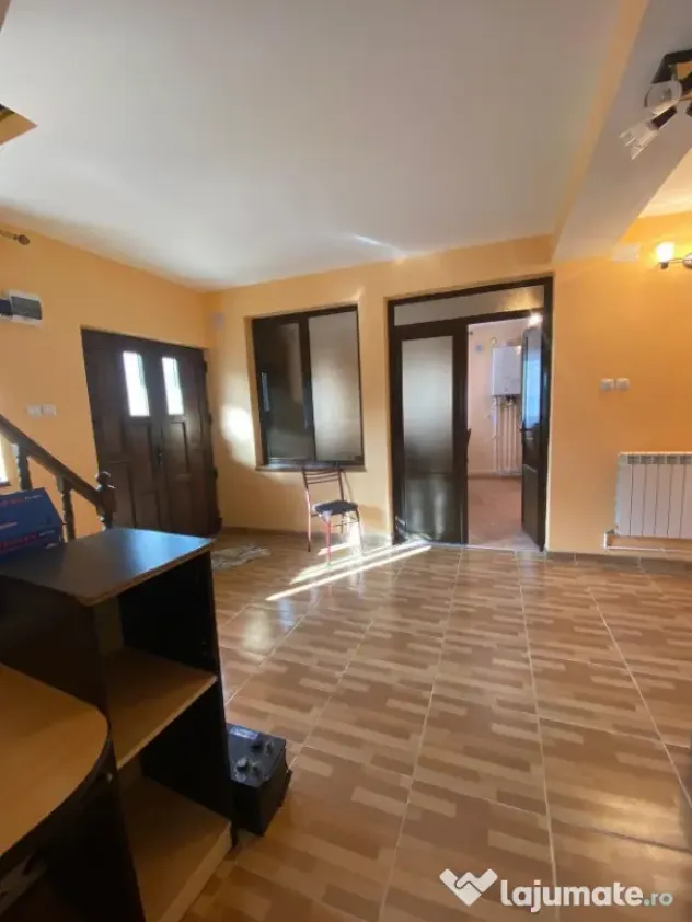 Casă 7 camere, beci 40mp, pod, curte, se acceptă muncitori (firmă)