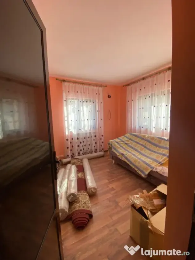 Casă 7 camere, beci 40mp, pod, curte, se acceptă muncitori (firmă)