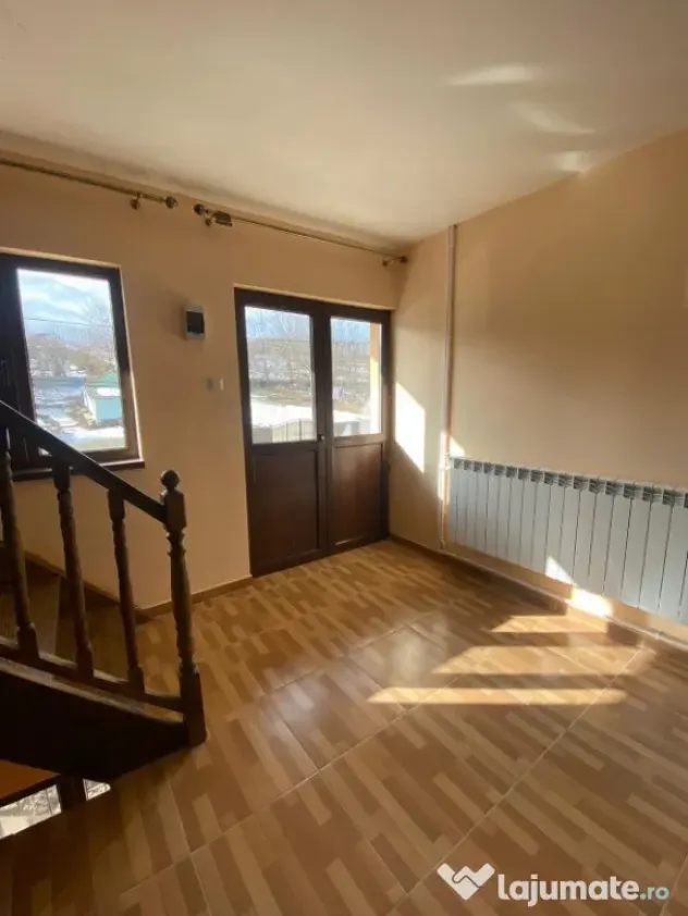 Casă 7 camere, beci 40mp, pod, curte, se acceptă muncitori (firmă)