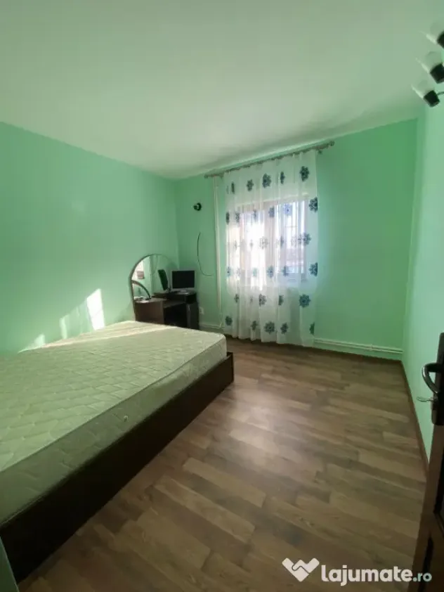 Casă 7 camere, beci 40mp, pod, curte, se acceptă muncitori (firmă)