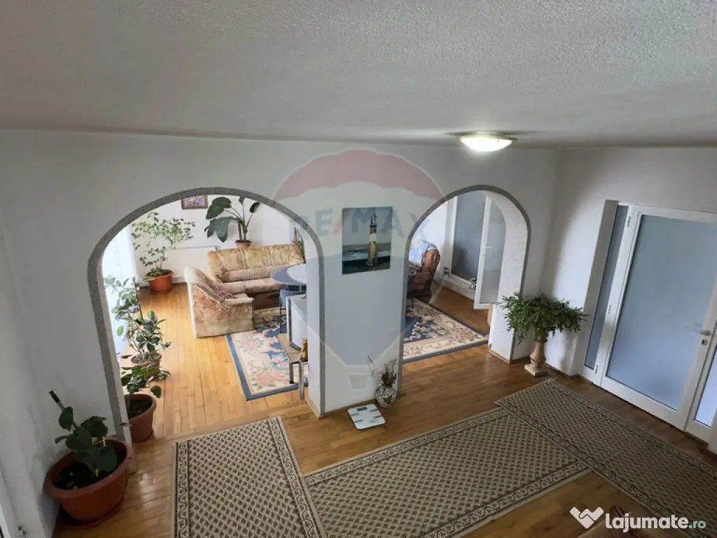 DE VANZARE CASA CU TEREN IN ZONA PREMIUM