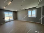Penthouse cu 3 camere 2 bai si 2 terase zona Calea Surii Mic