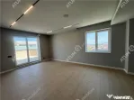 Penthouse cu 3 camere 2 bai si 2 terase zona Calea Surii Mic