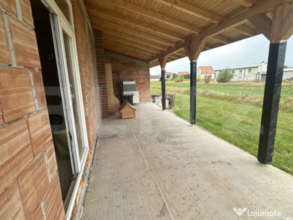 Casa la roșu 3 camere, 144 mp, 584 mp teren, zona Cionchest