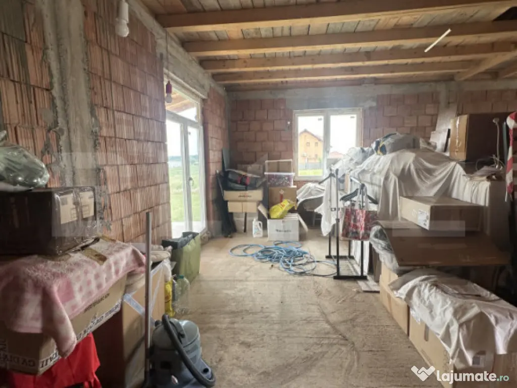 Casa la roșu 3 camere, 144 mp, 584 mp teren, zona Cionchest