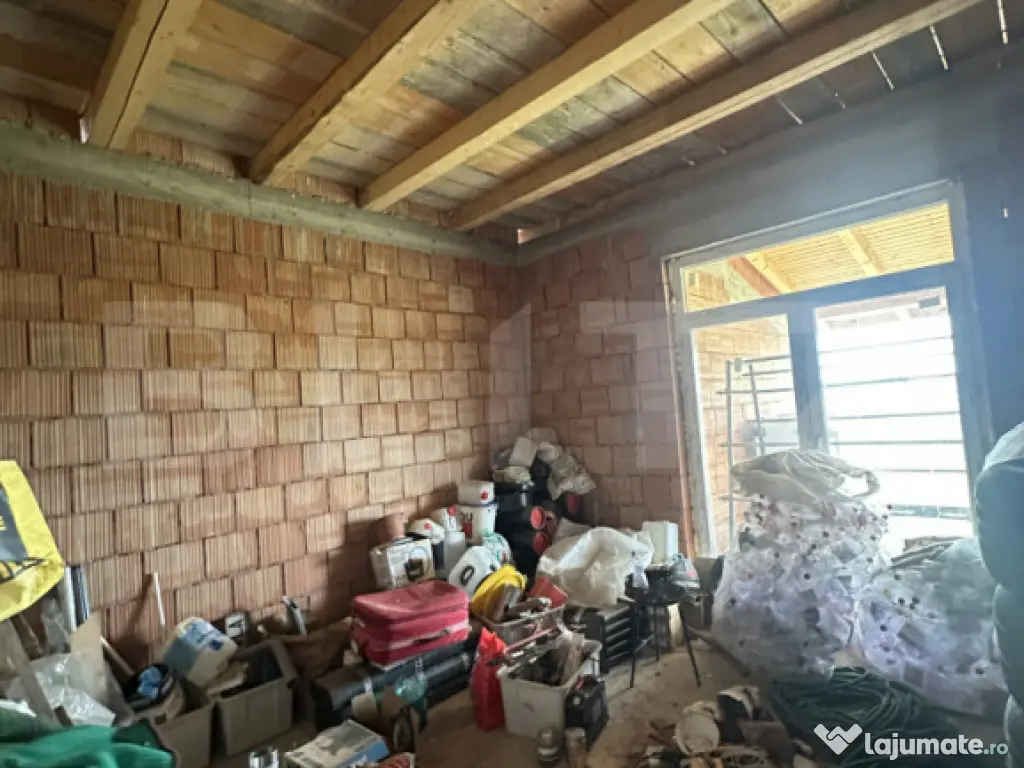 Casa la roșu 3 camere, 144 mp, 584 mp teren, zona Cionchest