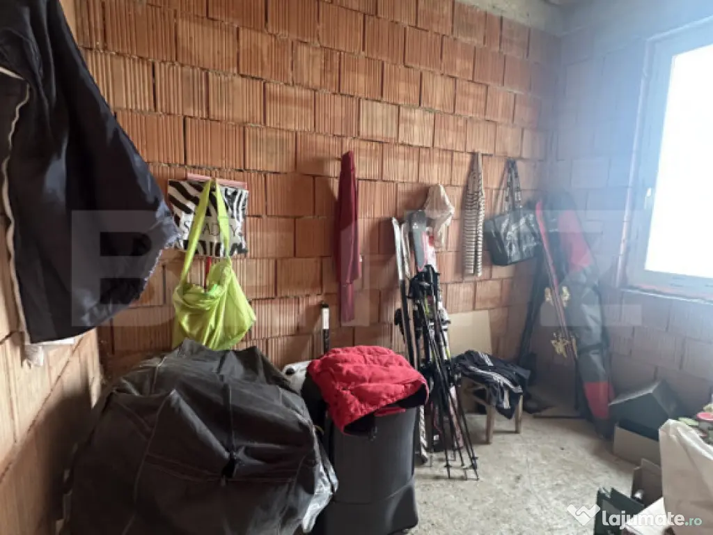 Casa la roșu 3 camere, 144 mp, 584 mp teren, zona Cionchest