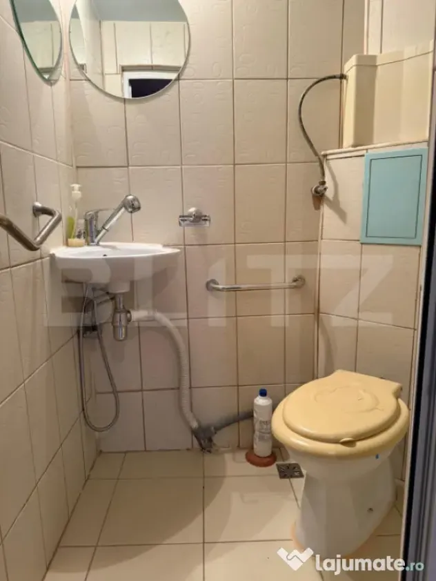 Apartament 3 camere, 46 mp, zona CENTRAL