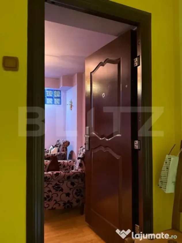 Apartament 3 camere, 46 mp, zona CENTRAL