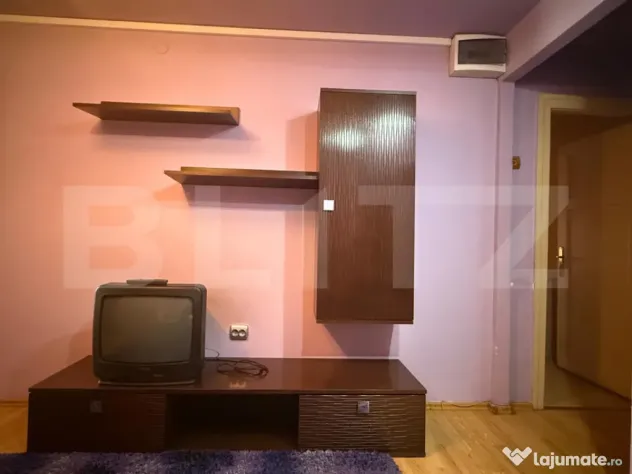 Apartament 3 camere, 46 mp, zona CENTRAL