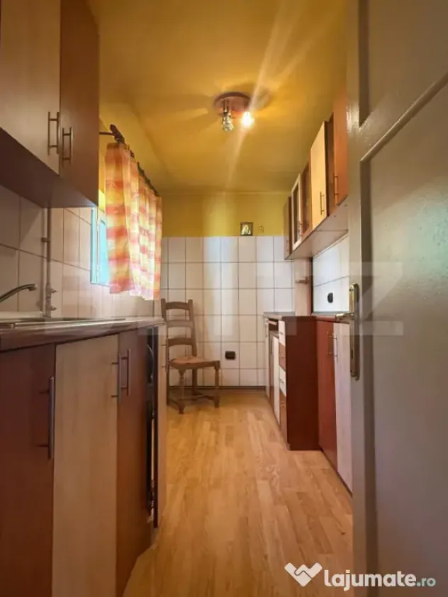 Apartament 3 camere, 46 mp, zona CENTRAL