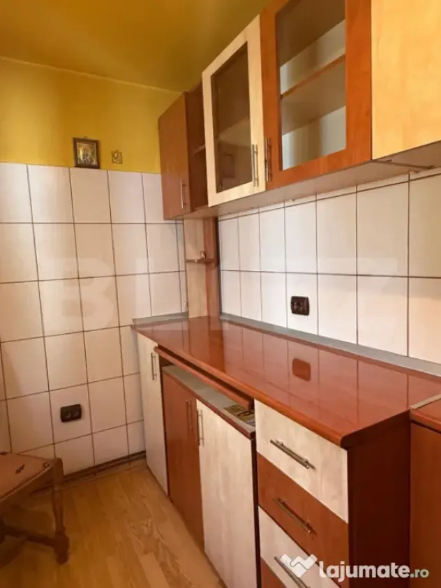 Apartament 3 camere, 46 mp, zona CENTRAL
