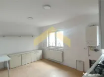 Bloc cu 18 apartamente de inchiriat