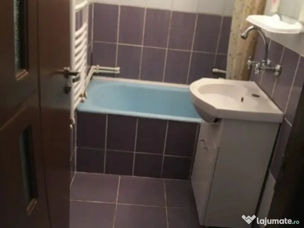 1 camera in zona Dambovita