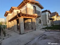 Casa de 4 camere , zona Tractorul
