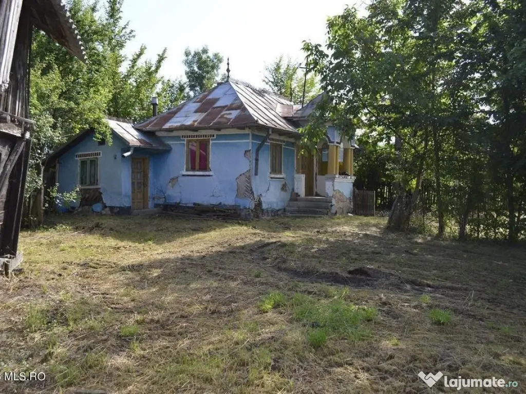 Suseni - Teren intravilan cu casa batraneasca, plan, supr...