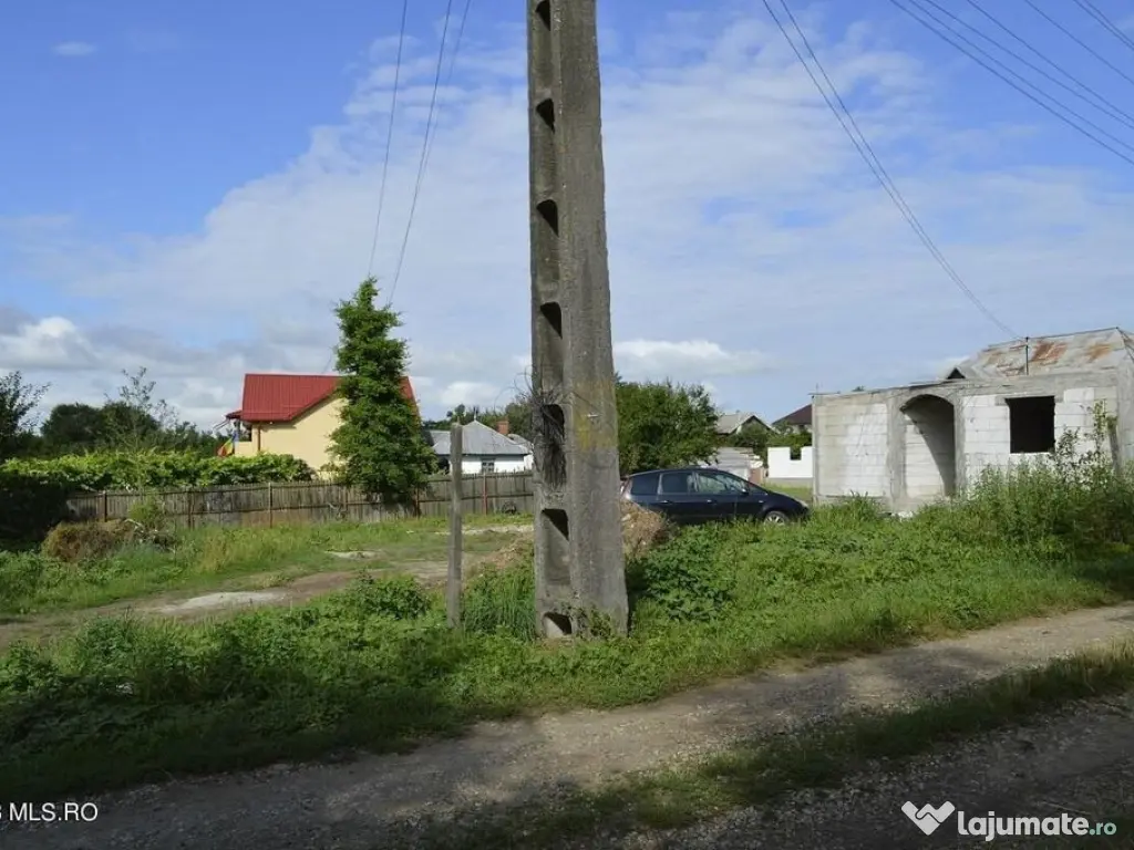 Suseni - Teren intravilan cu casa batraneasca, plan, supr...