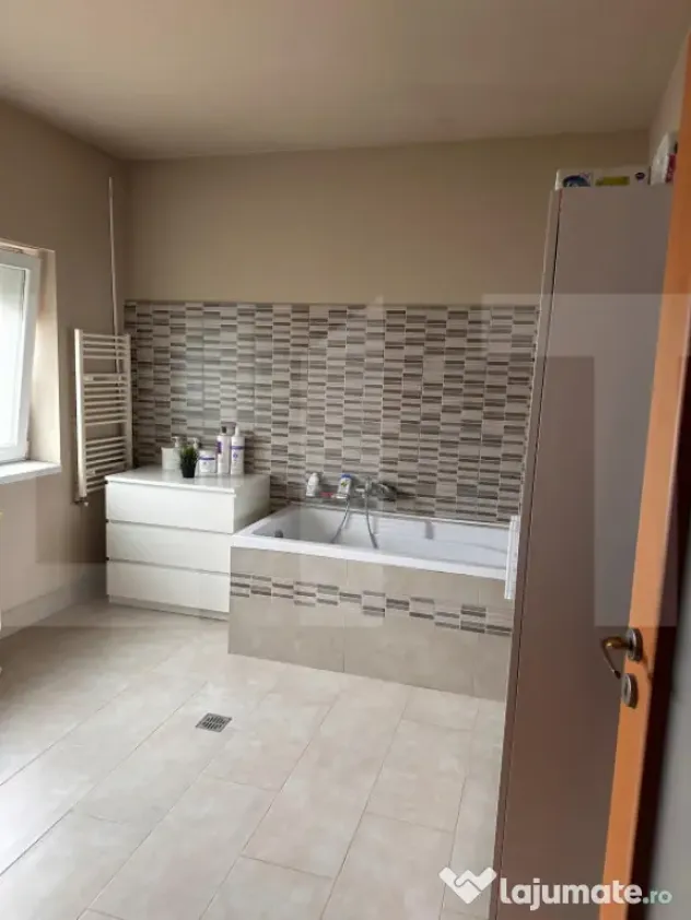 Casă spațioasă, de vanzare, cu 4 camere, 120 mp, zona Sel