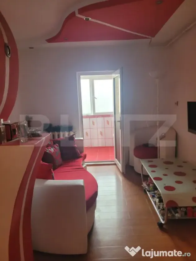 Apartament de vanzare, cu 3 camere, 70 mp, zona Revolutiei