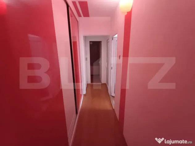 Apartament de vanzare, cu 3 camere, 70 mp, zona Revolutiei