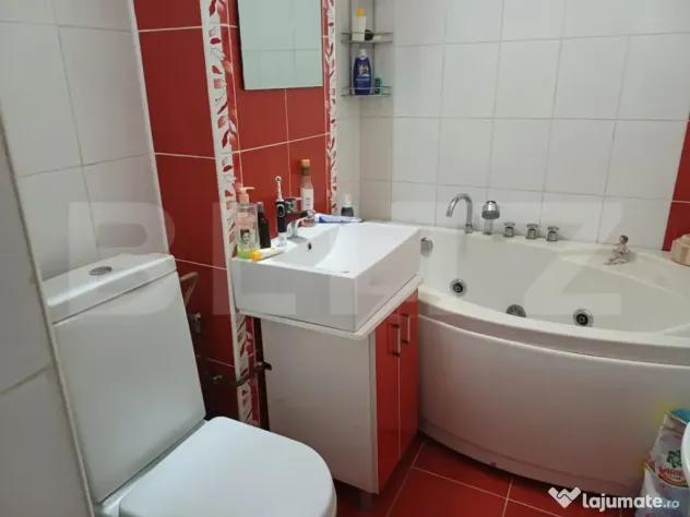 Apartament de vanzare, cu 3 camere, 70 mp, zona Revolutiei
