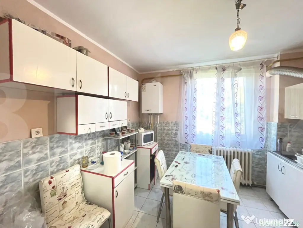 Apartament de 4 camere,zona Complex Bulevard