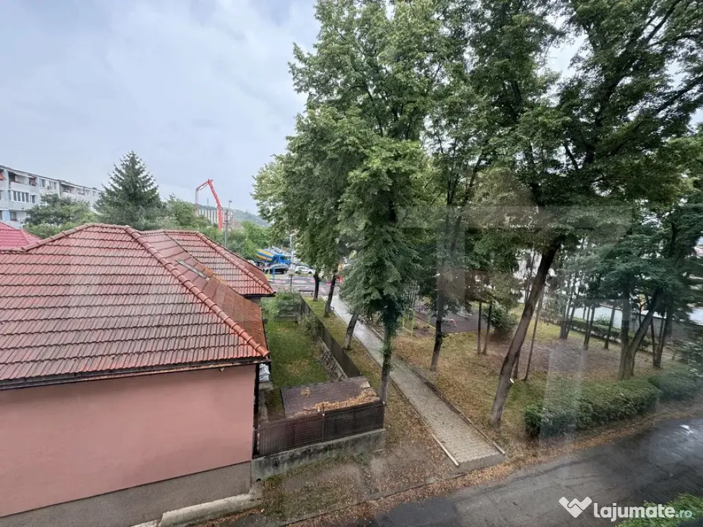 Apartament cu 2 camere, etaj intermediar, zonă verde, ideal