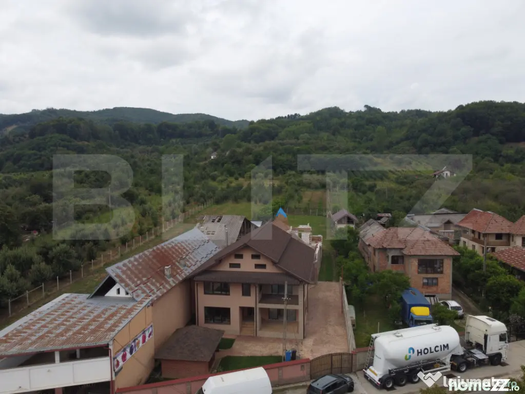 Casă 80% finalizată, 207 mp, teren 2.360 mp — zonă mont
