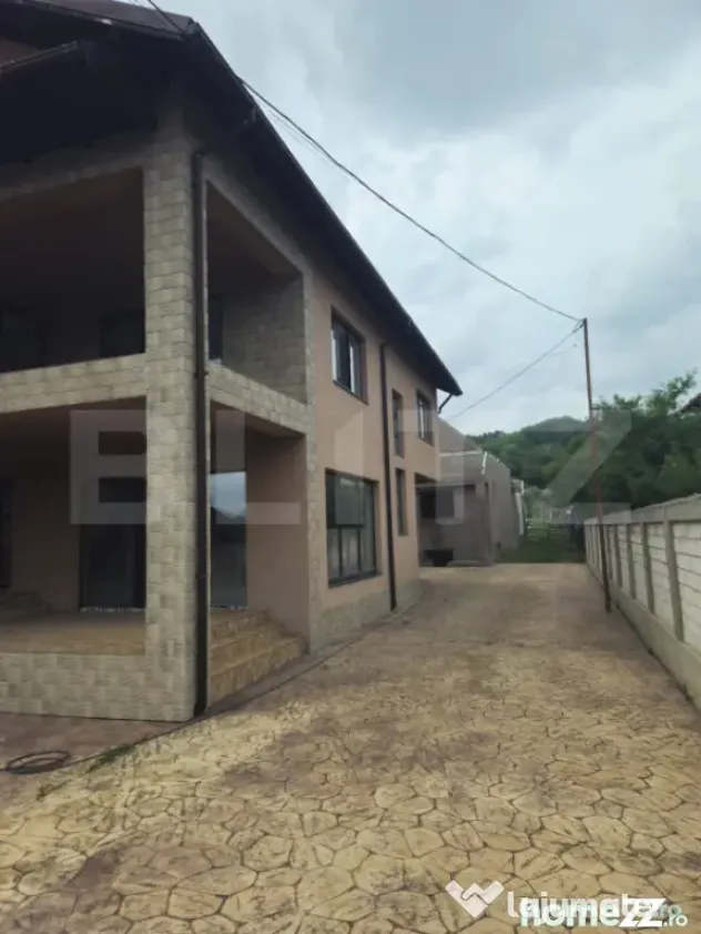 Casă 80% finalizată, 207 mp, teren 2.360 mp — zonă mont
