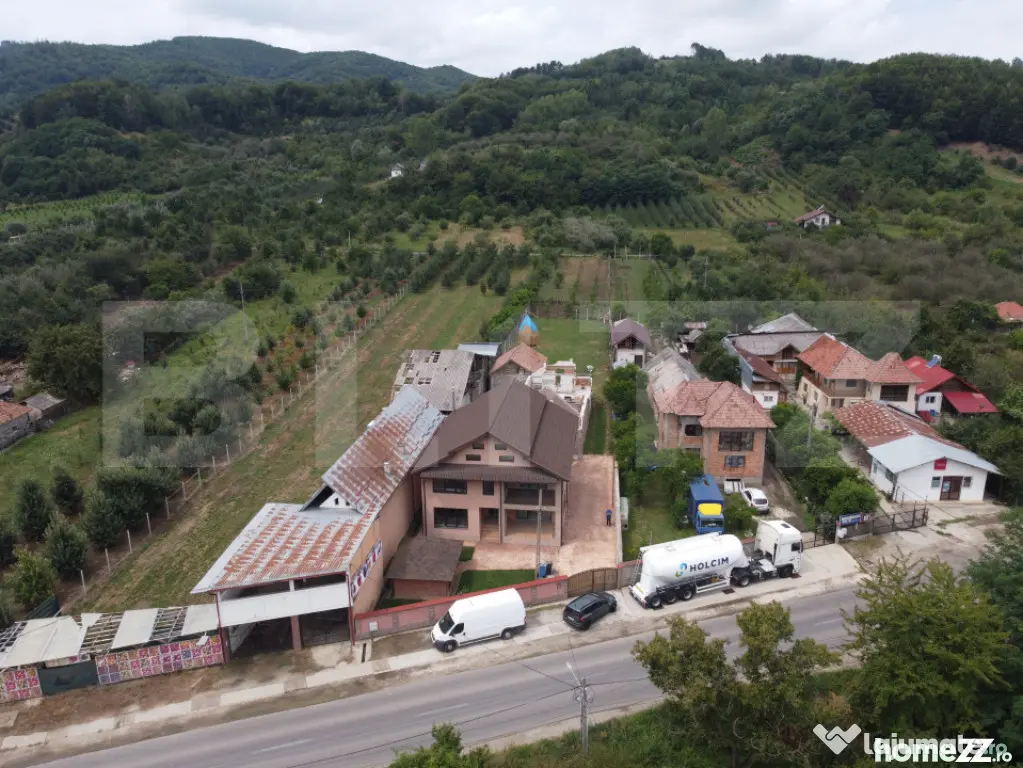 Casă 80% finalizată, 207 mp, teren 2.360 mp — zonă mont