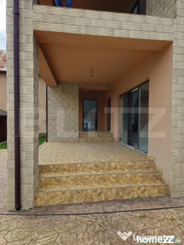 Casă 80% finalizată, 207 mp, teren 2.360 mp — zonă mont