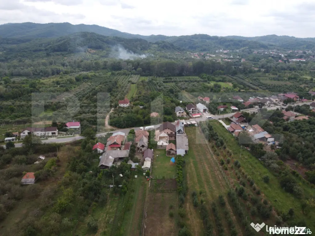 Casă 80% finalizată, 207 mp, teren 2.360 mp — zonă mont